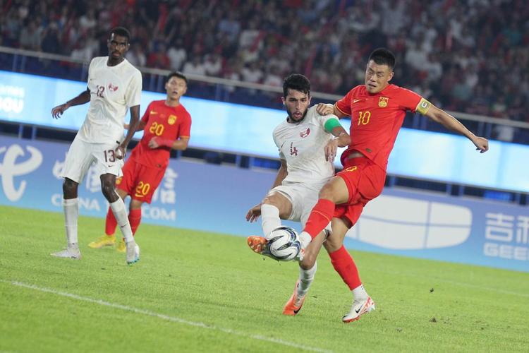 足球中国vs卡塔尔粉丝的相关图片